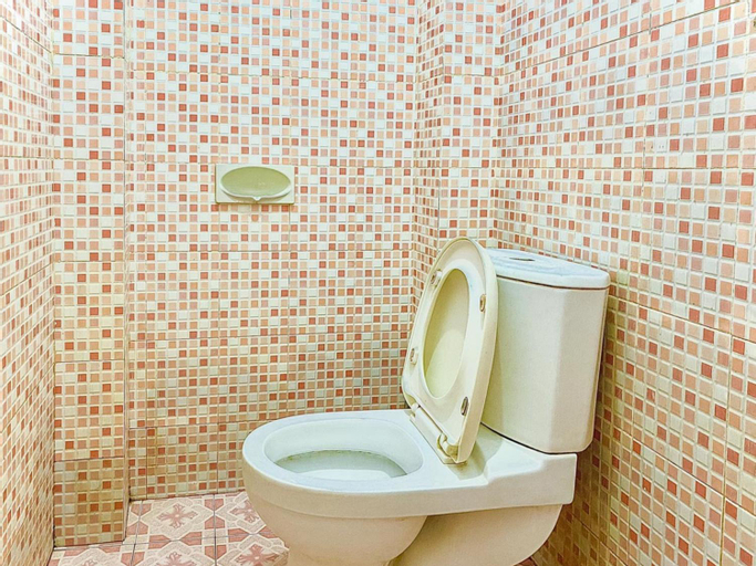 Bathroom 8