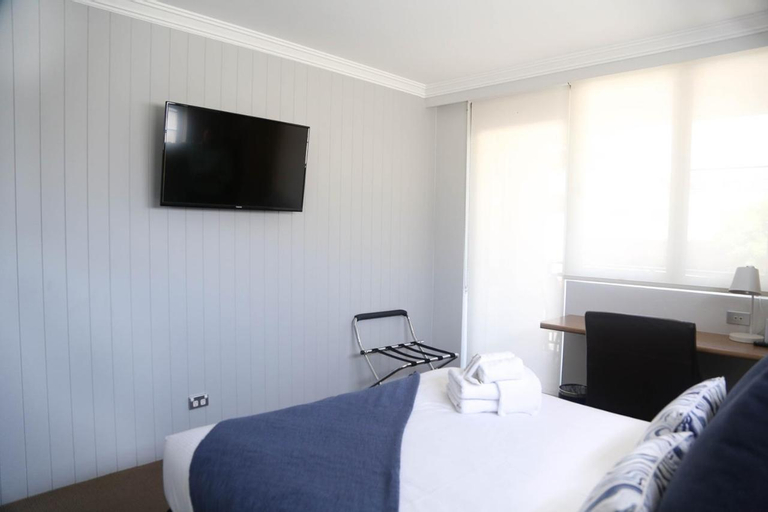 Bedroom 2, The Blenheim Hotel, Randwick
