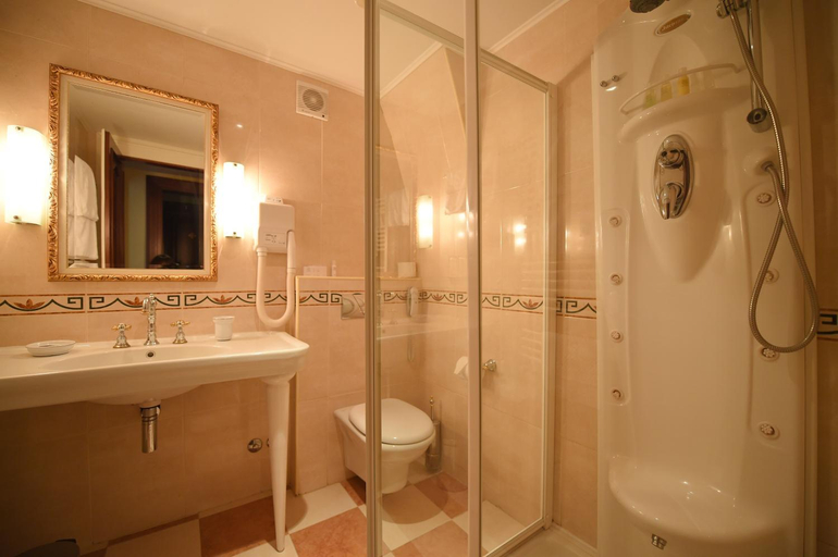 Bathroom 4, Hotel Leopold I, Novi Sad