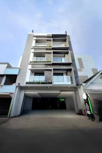 Exterior & Views 12