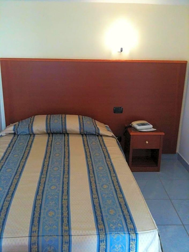 Bedroom 3, Hotel Serenella, Salerno