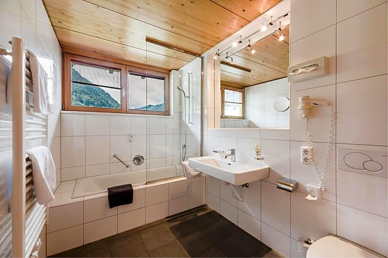 Bathroom 5, Adler, Bregenz