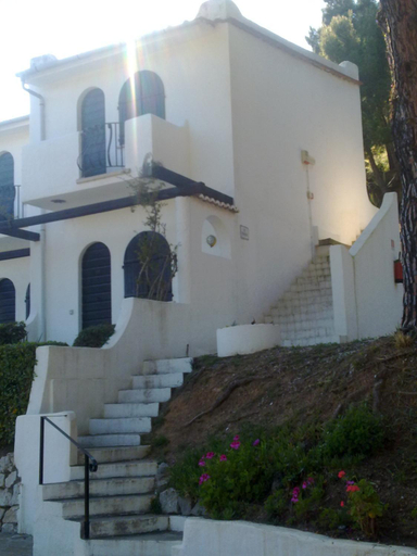 Exterior 2