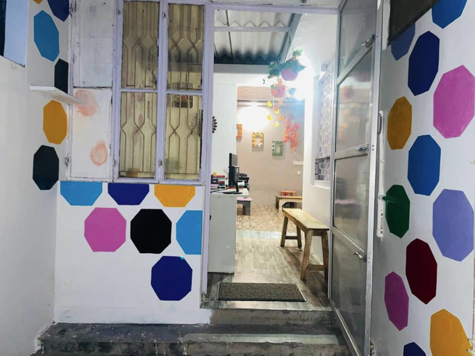 Others 3, Dormtales Hostel, Varanasi