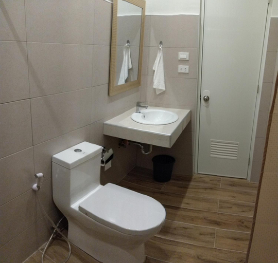 Bathroom, SBG Resort Lambug, Badian