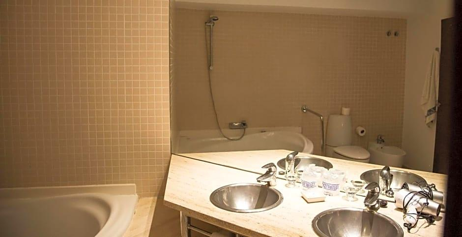 Bathroom 5, Carlos III, Tarragona