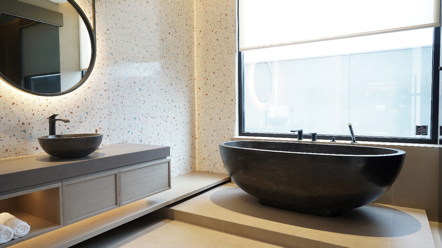 Bathroom 18