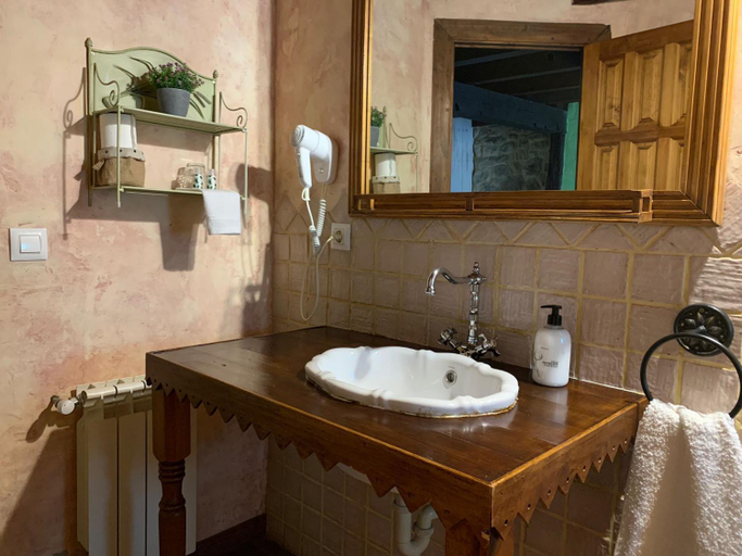 Bathroom 3, El Espesedo, casa rural a 5km del Parque de Cabarceno, Cantabria
