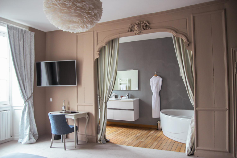 Bathroom 4, Le Petit Perier, Mayenne