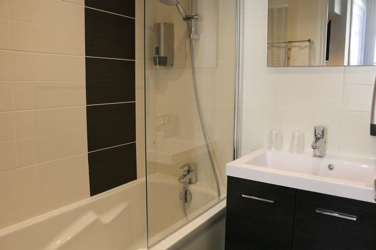 Bathroom 7