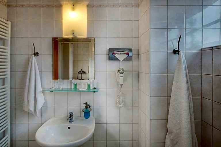 Bathroom 4, Hotel OTAR, Praha 4