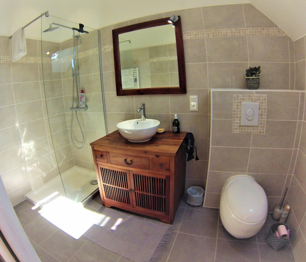 Bathroom 13