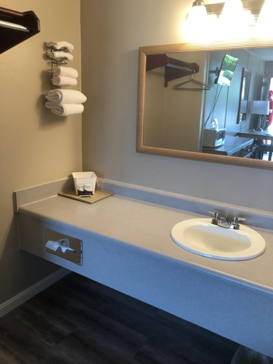 Bathroom 4, Red Carpet Inn Louisville, Jefferson