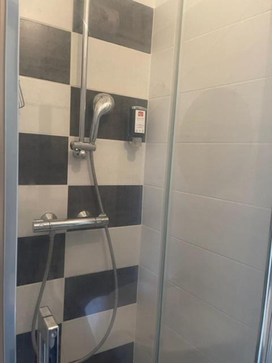 Bathroom 3, Hotel Christina, Indre
