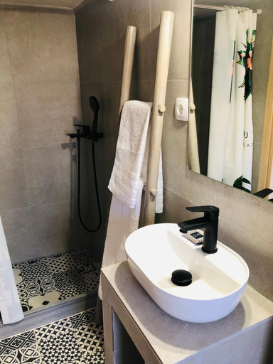 Bathroom 3, Restored Studio Near the Port & Ano Syros, South Aegean