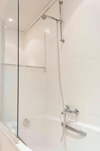 Bathroom 2, Hotel De Croone, Oost-Vlaanderen