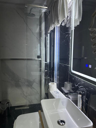 Bathroom 11