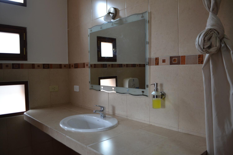 Bathroom 3, Hotel PrincesaToa, Sigchos