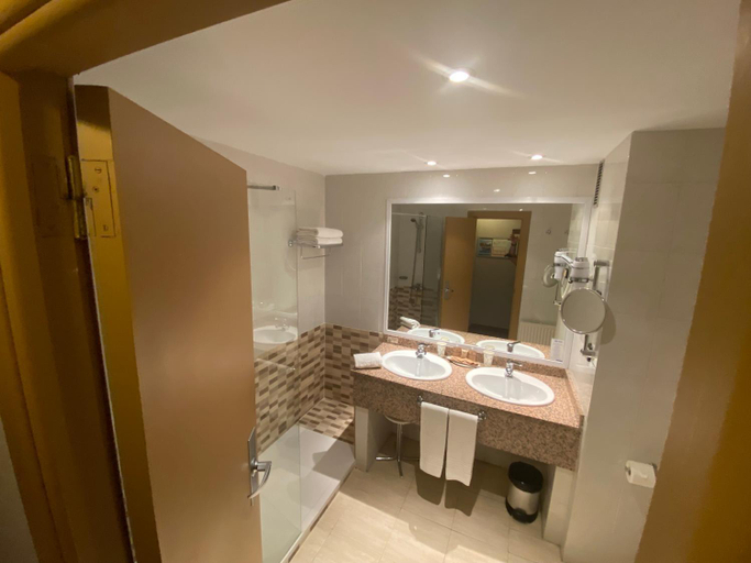 Bathroom 5, Hotel Beatriz Toledo Auditorium & Spa, Toledo