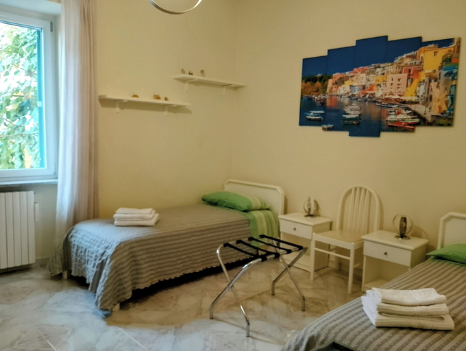 Bedroom 2, Antoniet, Napoli