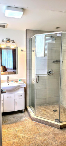 Bathroom 10