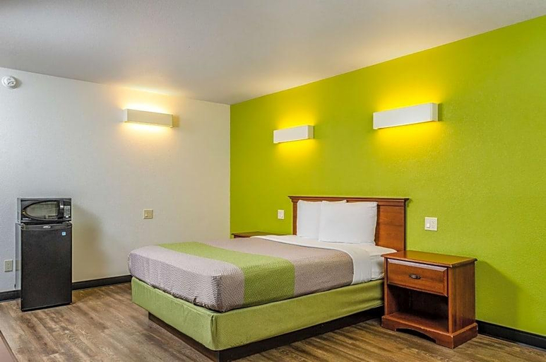 Bedroom 3, Motel 6 Oakdale, CA, Stanislaus