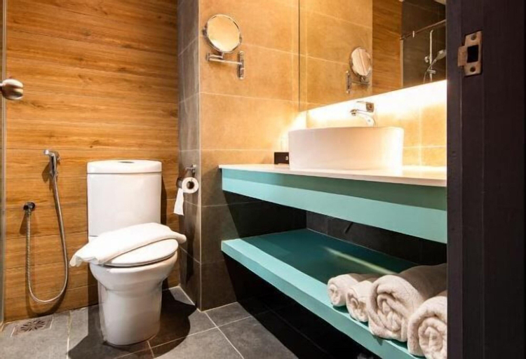Bathroom 25