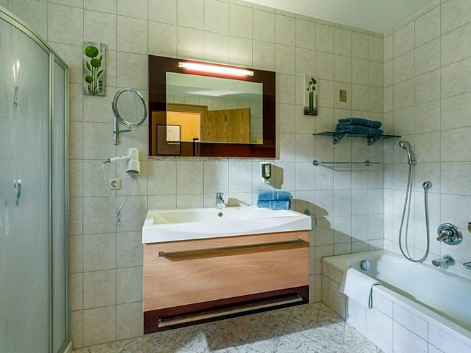 Bathroom 4, Alpenferienhof, Schwaz