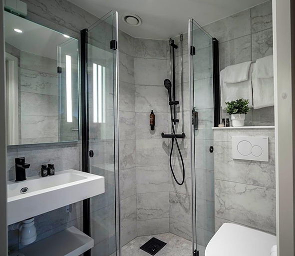 Bathroom, AKSJEMØLLEN - by Classic Norway Hotels, Lillehammer