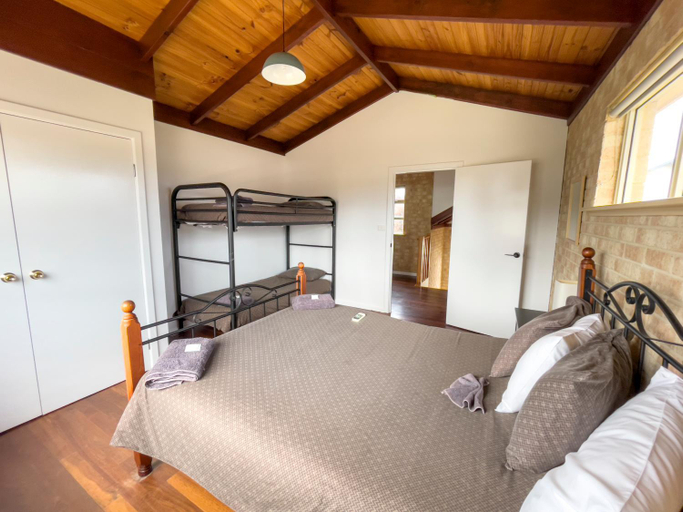 Bedroom 2, Yot Spot Holiday Apartments, Esperance