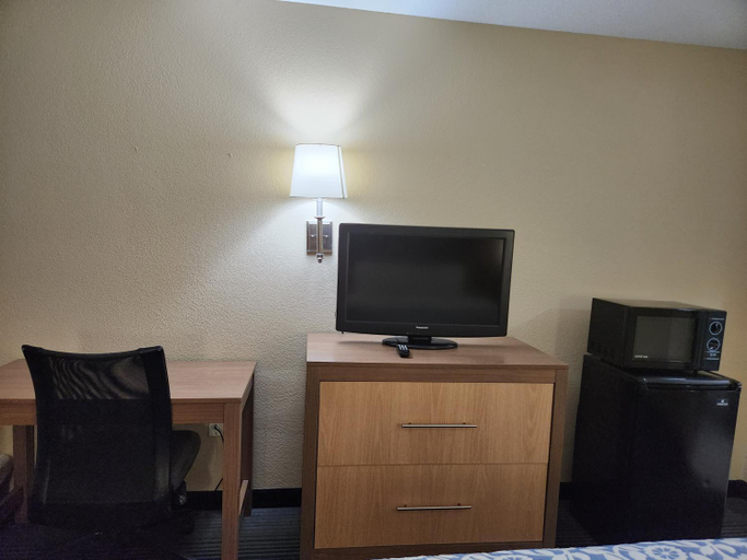 Others 4, Budget Host Inn, Vance