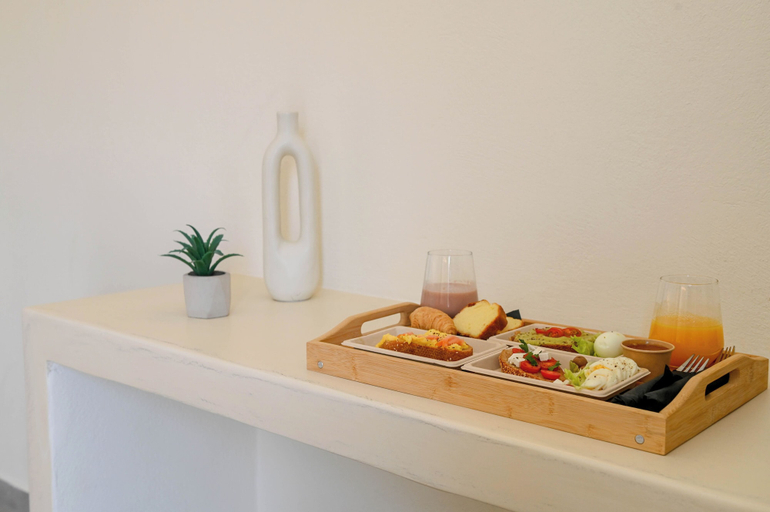Food & Drinks, MAEVA Santorini Suites, South Aegean
