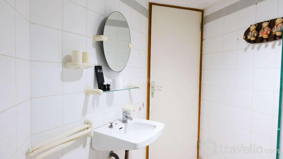 Bedroom 2, Homey 2BR Kondominium Puncak Marina By Travelio, Surabaya