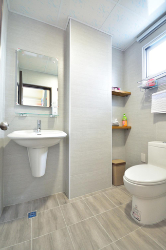 Bathroom 2, Lyu Chen Homestay, Taitung