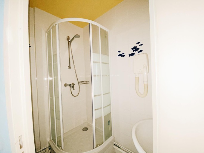Bathroom 4, Hotel Bellevue Paris Montmartre, Paris