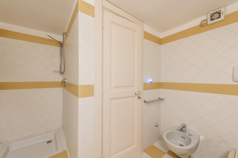 Bathroom 4, Mercantile Suites - Bari Vecchia, Bari