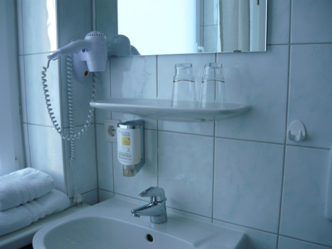Bathroom 5, Hotel Krone Lindow, Ostprignitz-Ruppin