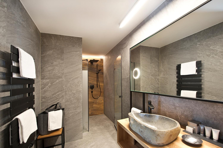 Bathroom 9