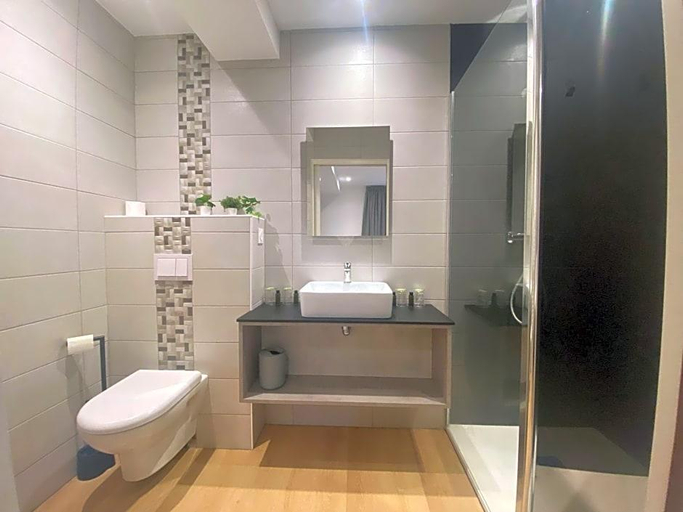Bathroom 4, Logis Hotel Noblia, Pyrénées-Atlantiques