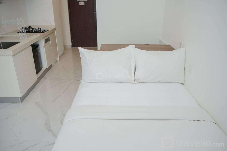 Studio Sky House BSD with Cozy Design By Travelio, South Tangerang