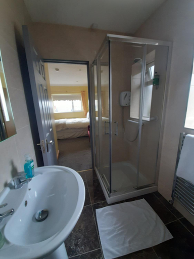 Bathroom 3, Aaron Vale B & B