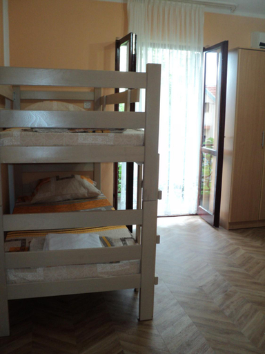 Others 4, Apartments Skaljari