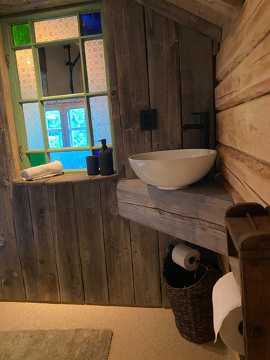 Bathroom 4, Hesla Farm, Gol