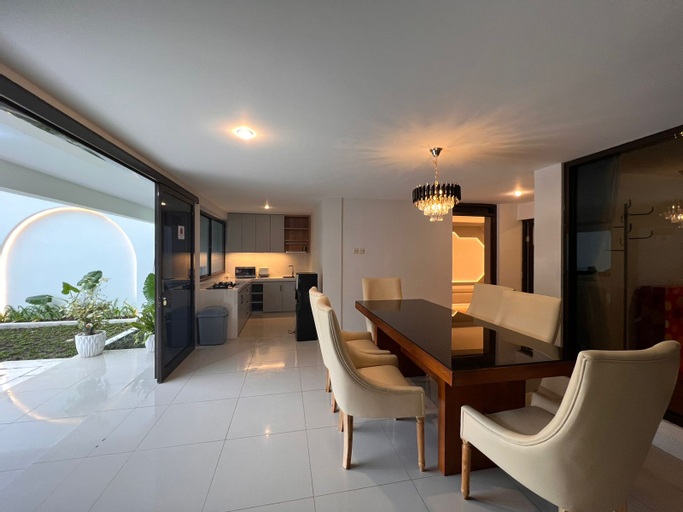 Dining Room 8