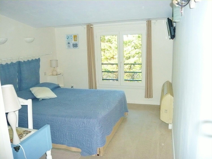 Bedroom 4, Hotel Mistral, Bouches-du-Rhône