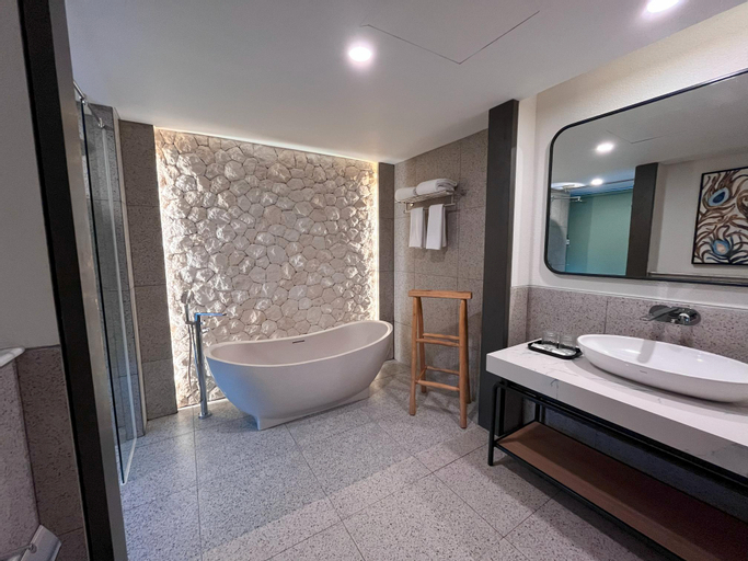 Bathroom 15