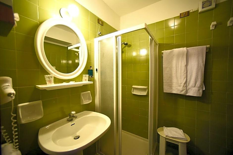 Bathroom, Hotel Corona, Belluno
