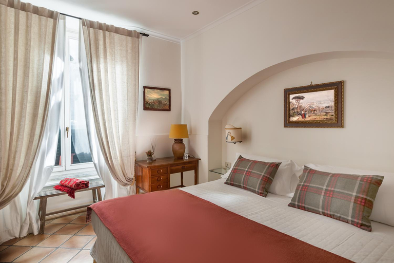 Bedroom 4, Week-end a Napoli, Napoli