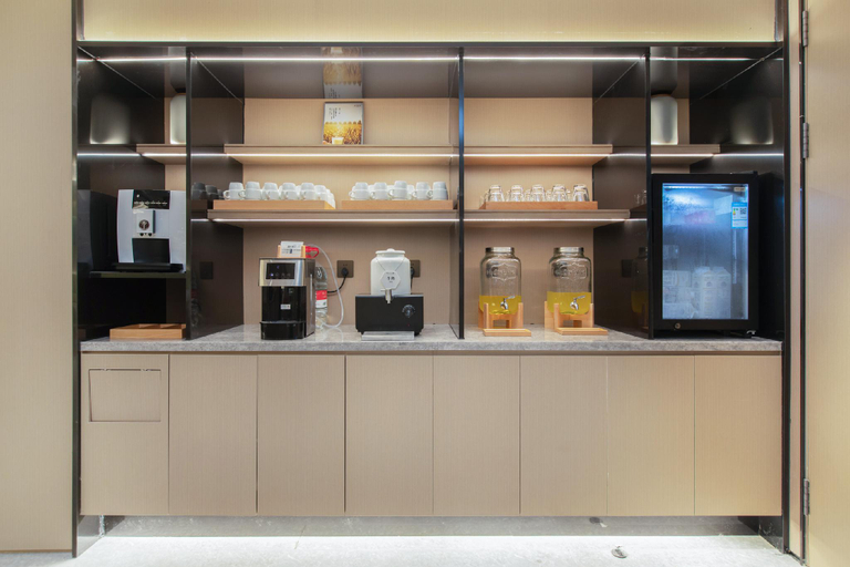 Food & Drinks 5, Ji Hotel Jiujiang Hukou Shizhongshan Avenue, Jiujiang