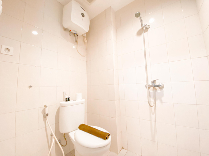 Bathroom 5, Spacious 3BR at Mekarwangi Square Cibaduyut Apartment By Travelio, Bandung